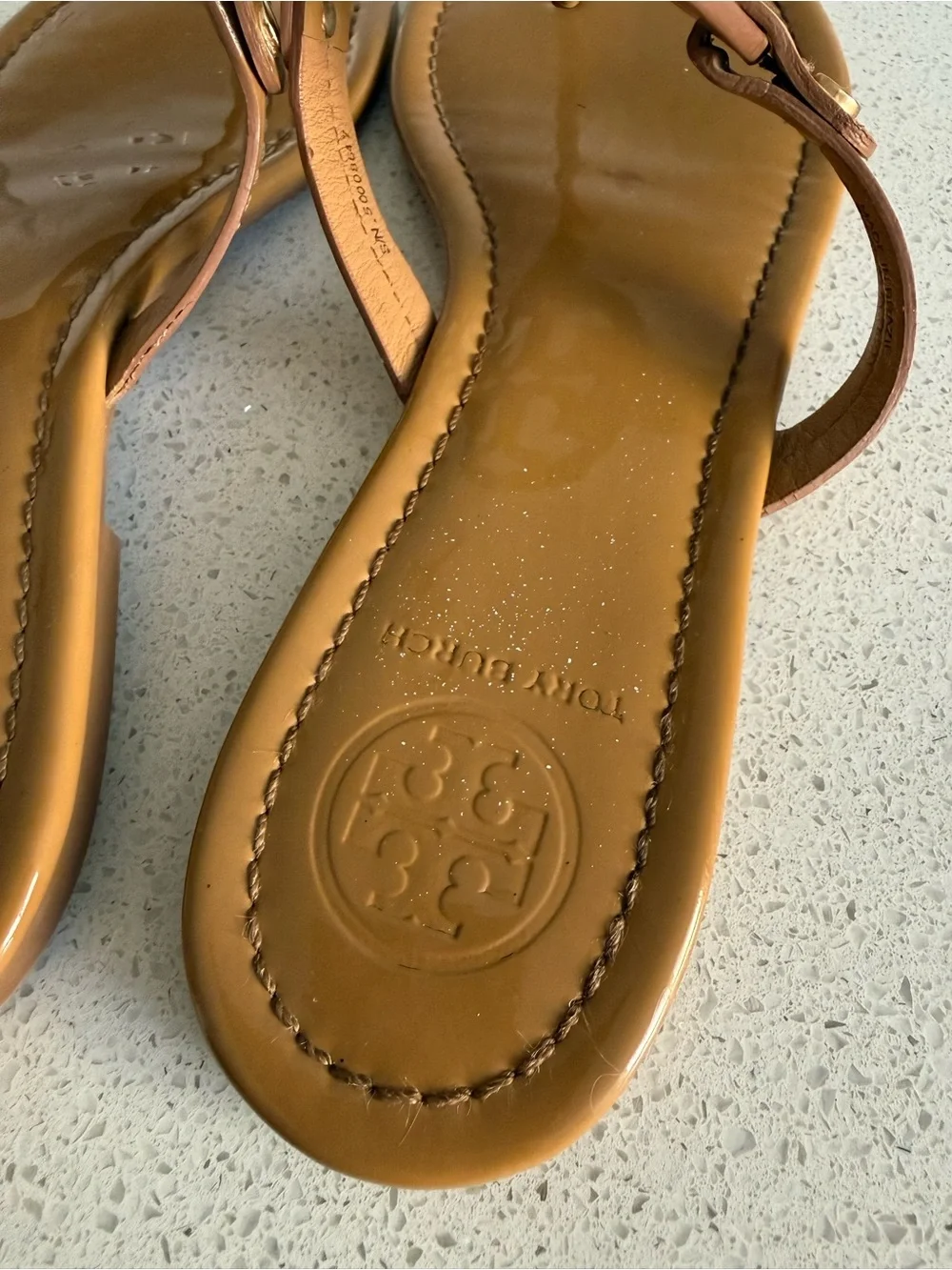 Tory Burch Miller Flip Flop Sandals Tan Patent Leather Womens Size 8.5
